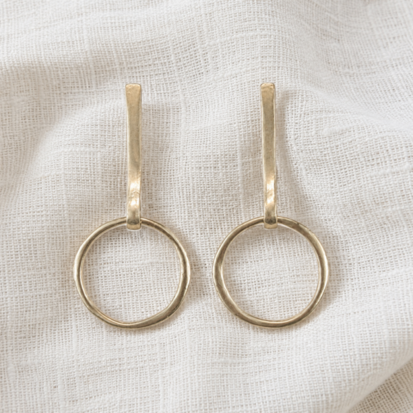 Pendientes largos de latón Elowen