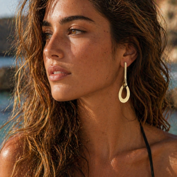 Pendientes colgantes de latón Embla | Galdana Jewelry