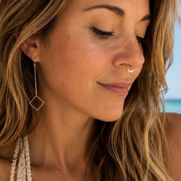 Pendientes de rombo abierto alargados Hilda | GaldanaJewelry