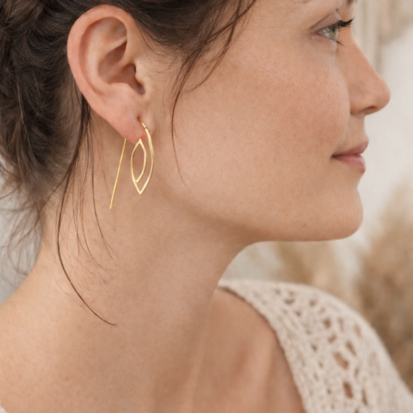 Pendientes de hoja calada dorados Liv | Galdana Jewelry