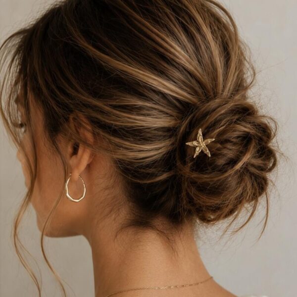 Horquilla floral de latón Entre Pétalos | Galdana Jewelry